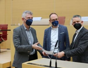 Moderierten gemeinsam die fraktionsinterne Anhörung (von links): die AK Vorsitzenden Prof. Gerhard Waschler (Bildung), Bernhard Seidenath (Gesundheit) und Thomas Huber (Soziales). Foto: CSU-Fraktion