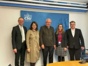 Antrittsbesuch im Landtag von Dr. Sabine Weingärtner (2.v.r.) bei Fraktionsvorsitzenden Thomas Kreuzer (3.v.r.), seinen beiden Stellvertretern Tanja Schorer-Dremel (2.v.l.), Prof. Winfried Bausback (r.) sowie Bernhard Seidenath als gesundheitspolitischen Sprecher der CSU-Fraktion (l.).