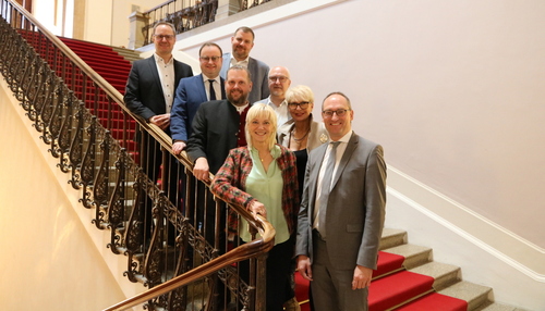 Das ist der neue Arbeitskreis für Gesundheit, Pflege und Prävention: Vorsitzender Bernhard Seidenath (Landkeis Dachau), Staatsministerin a.D. Carolina Trautner (Augsburg-Land-Süd), Dr. Andrea Behr (Würzburg-Stadt), Thorsten Freudenberger (Neu-Ulm), Stefan Meyer (Passau), Martin Mittag (Coburg), Helmut Schnotz (Weißenburg-Gunzenhausen) und Sascha Schnürer (Mühldorf am Inn). 