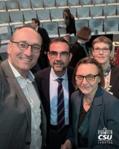 Bernhard Seidenath und Klaus Holetschek mit Prof. Dr. Carmen Scheibenbogen (Charite Berlin) und Prof. Dr. Uta Behrends (Klinikum Schwabing - von links). Foto: BS
