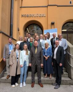 Bei einem parlamentarischen Frühstück hat sich der Arbeitskreis für Gesundheit, Pflege und Prävention gemeinsam mit dem Projektteam der TU München - den Projektverantwortlichen Prof. Orkan Okan und Marc Löchner sowie dem wissenschaftlichen Projektteam Sophie Rauschmayr und Cara Krudewig - über die Ergebnisse des Modellprojekts GeKoRegio-Bayern ausgetauscht. Foto: CSU-Fraktion
