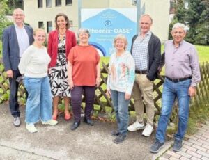 Beim Besuch in der Phoenix-Oase (von links) stand der Vorstand um  Elisabeth Wüst und Ingrid Thaler (Mitte) parat. 
