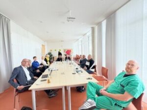 Dr. Jan Welker (vorne) stellte das Nürnberger Modell vor.