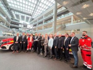 Großer Termin: Sechs neue Rettungseinsatzfahrzeuge (REF), die im Rahmen des erweiterten Probebetriebs in den bayerischen Rettungsdienst starten, sind vor einigen Tagen in den Dienst gestellt worden. Foto: Tanja Knieler