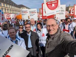 Tausende Apotheker aus ganz Bayern beim großen Apothekenprotest in München.