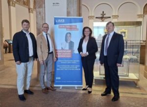 Unser Bild zeigt v.l.n.r: Marko Hammer (AKB), Bernhard Seidenath (MdL), Dr. Ute Eiling-Hütig (MdL), Dr. Hans Knabe