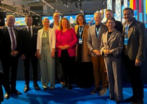 v.l.n.r.: Thomas Pirner, MdL;  Daniel Artmann, MdL; Staatsministerin Judith Gerlach, MdL; Bernhard Seidenath, MdL; Staatsministerin a.D. Kerstin Schreyer, MdL; Landtagspräsidentin Ilse Aigner, MdL; Thomas Huber, MdL; Wolfgang Stefinger, MdB; Susanne Hierl, MdB; Peter Wachler, MdL